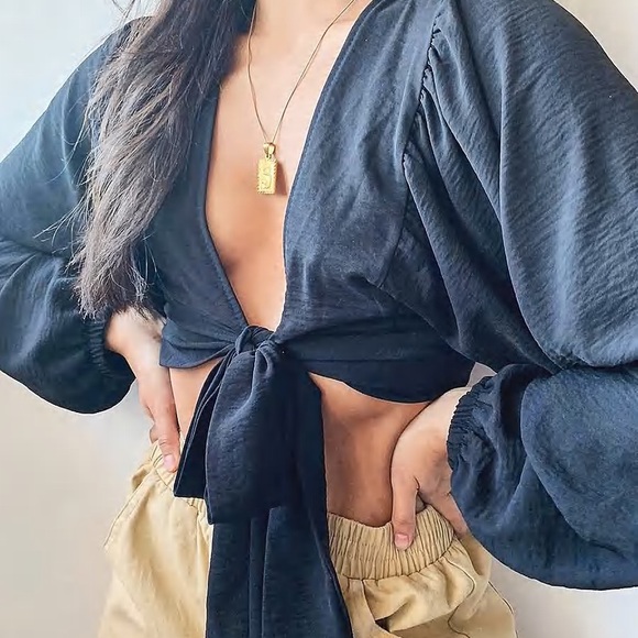 Tie front puff sleeve crop top - Picture 2 of 8